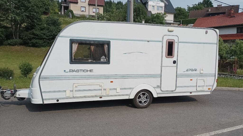 Prodám karavan Coachman 470 - prodám pěkně vybavený karavan pro 2-4 osoby