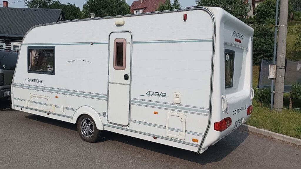 Prodám karavan Coachman 470 - prodám pěkně vybavený karavan pro 2-4 osoby