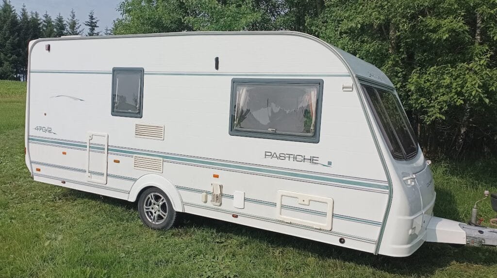 Prodám karavan Coachman 470 - prodám pěkně vybavený karavan pro 2-4 osoby
