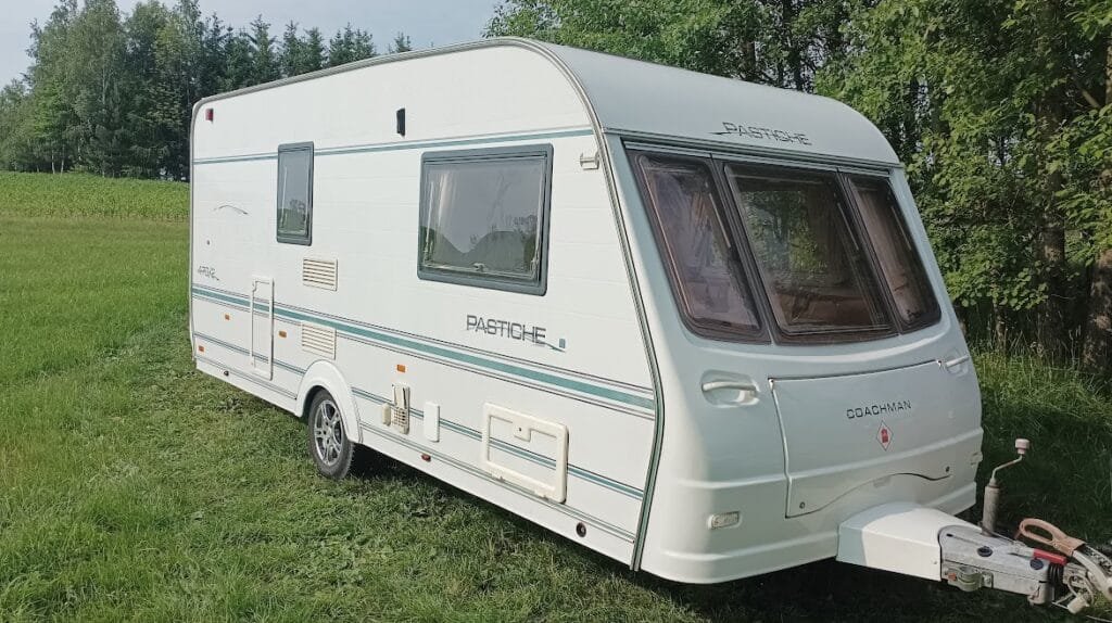 Prodám karavan Coachman 470 - prodám pěkně vybavený karavan pro 2-4 osoby