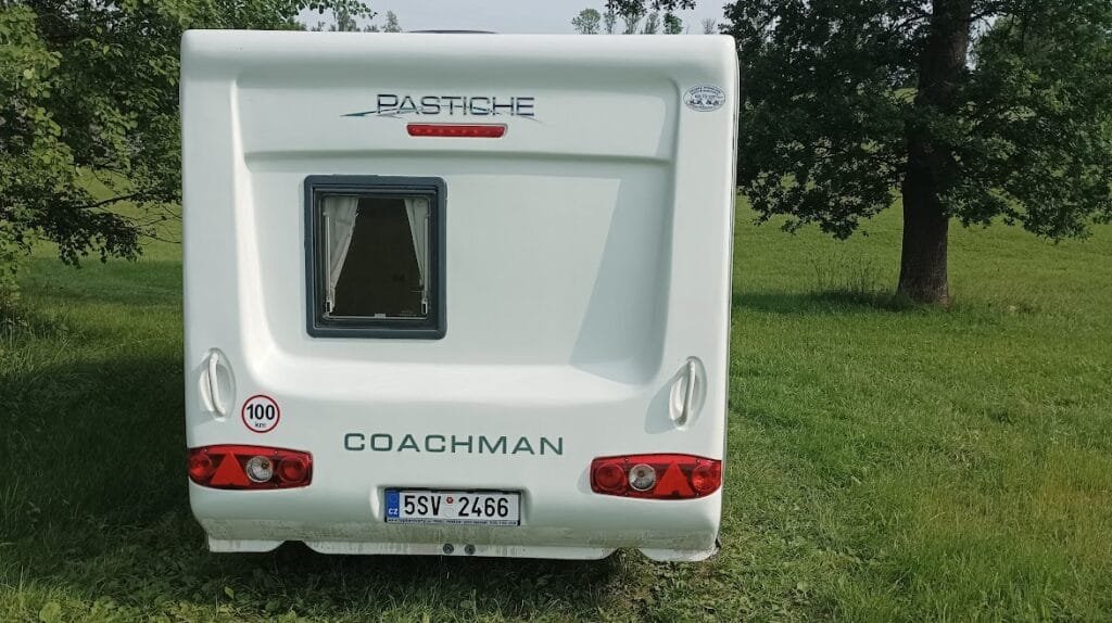 Prodám karavan Coachman 470 - prodám pěkně vybavený karavan pro 2-4 osoby