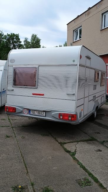 Prodám karavan LMC 490 Dominant - prodám pěkně vybavený karavan pro 2-4 osoby