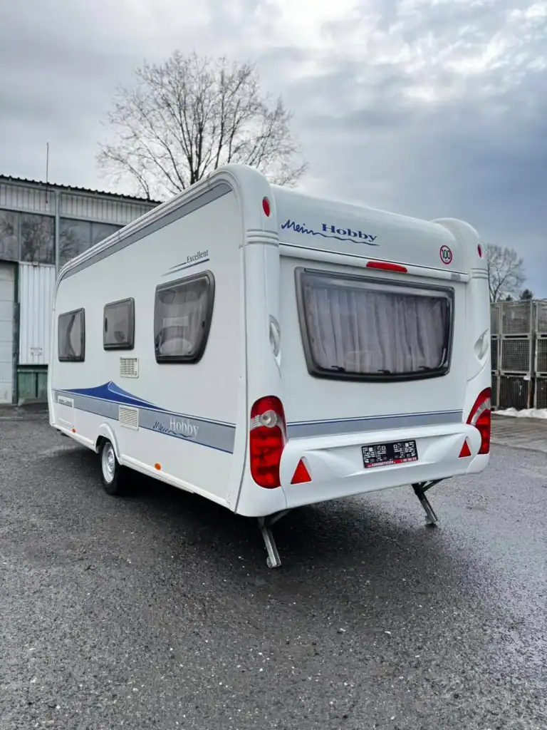 "Karavan Hobby Excellent 495 – ideální volba pro komfortní rodinné cestování"