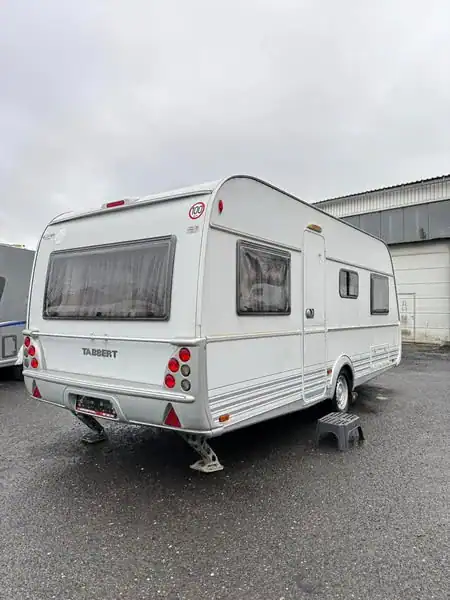 "Karavan Tabbert DaVinci 525 – ideální volba pro komfortní rodinné cestování"
