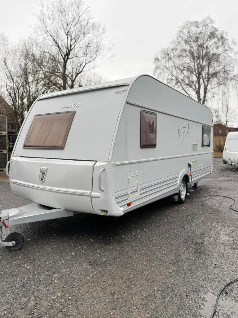 "Karavan Tabbert DaVinci 525 – ideální volba pro komfortní rodinné cestování"