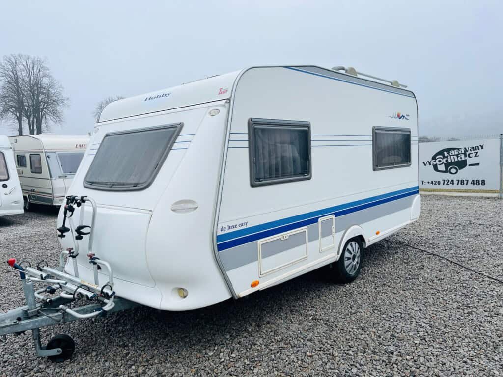 "Karavan Hobby De Luxe Edition 440SF – ideální volba pro komfortní rodinné cestování"