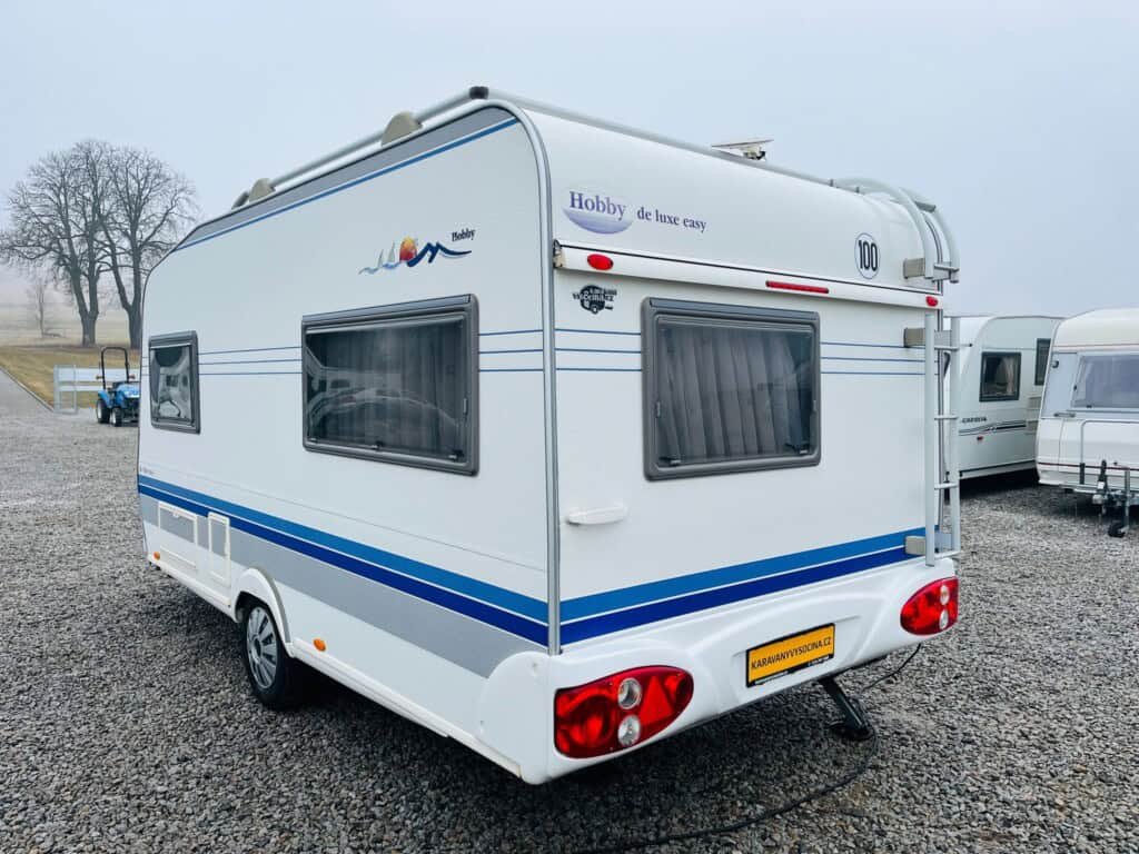 "Karavan Hobby De Luxe Edition 440SF – ideální volba pro komfortní rodinné cestování"