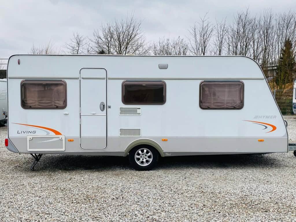 "Objevte svobodu cestování s karavanem Hymer Living 530 Ideální pro rodinné výlety i dobrodružné cesty."
