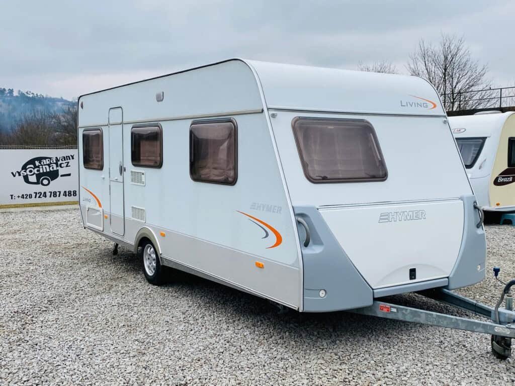 "Objevte svobodu cestování s karavanem Hymer Living 530 Ideální pro rodinné výlety i dobrodružné cesty."