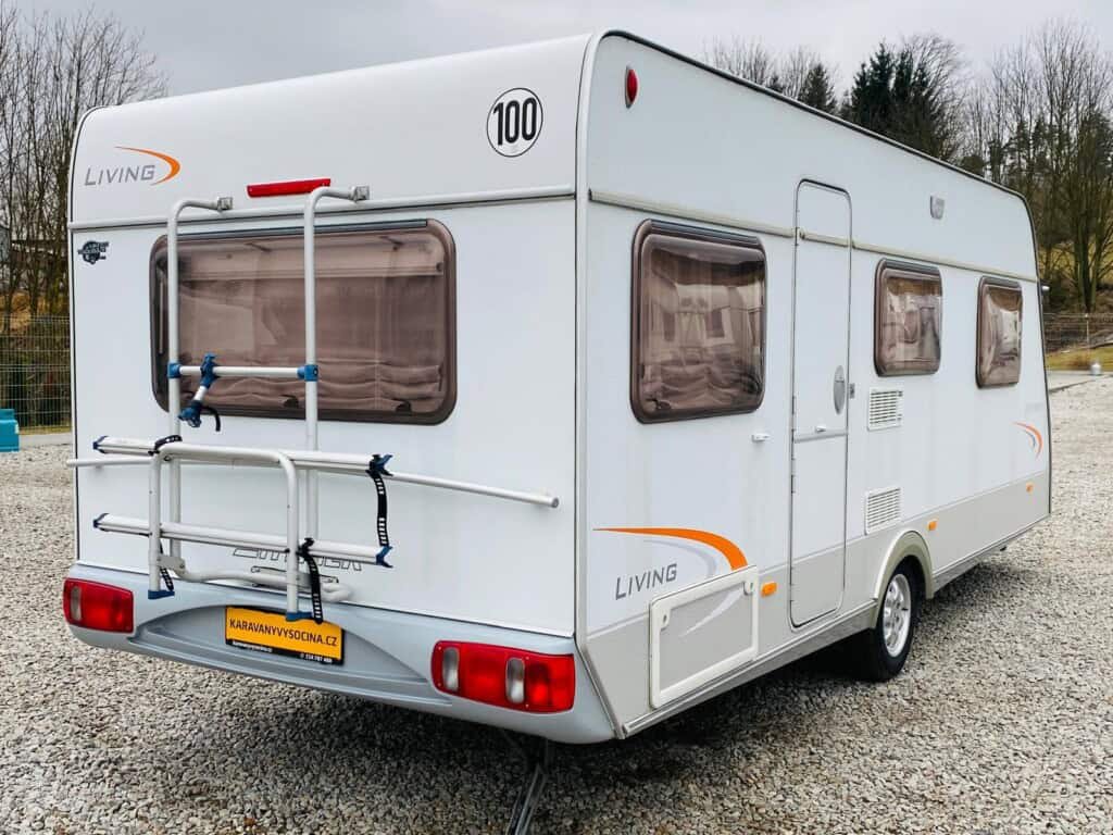 "Objevte svobodu cestování s karavanem Hymer Living 530 Ideální pro rodinné výlety i dobrodružné cesty."
