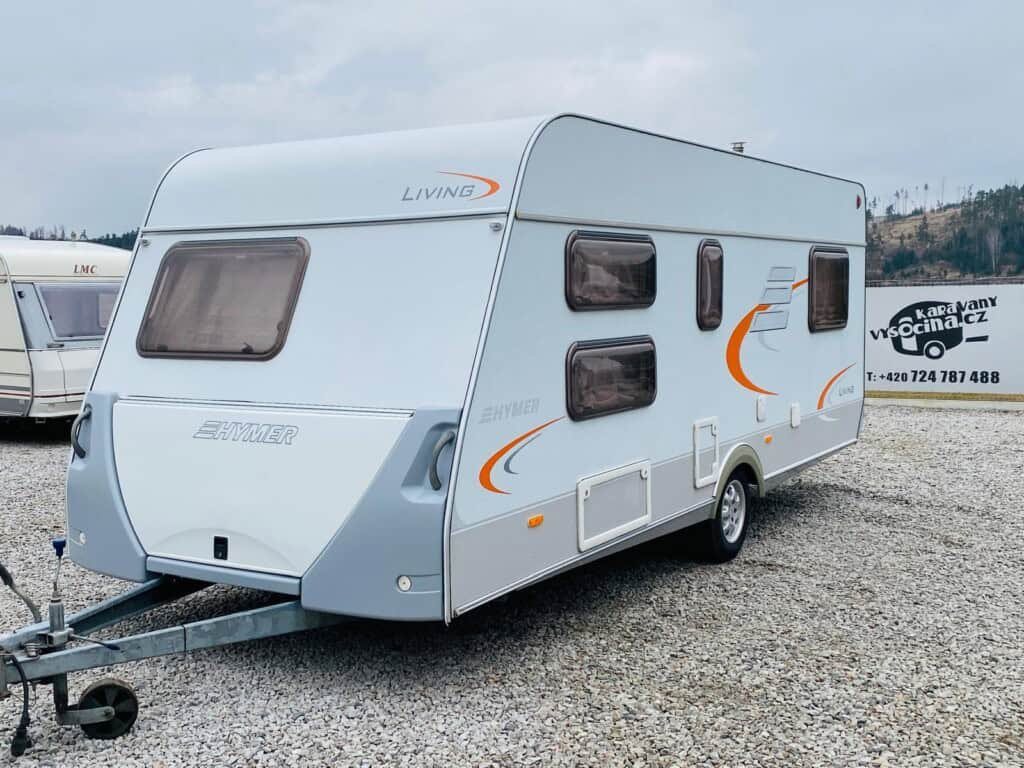 "Objevte svobodu cestování s karavanem Hymer Living 530 Ideální pro rodinné výlety i dobrodružné cesty."