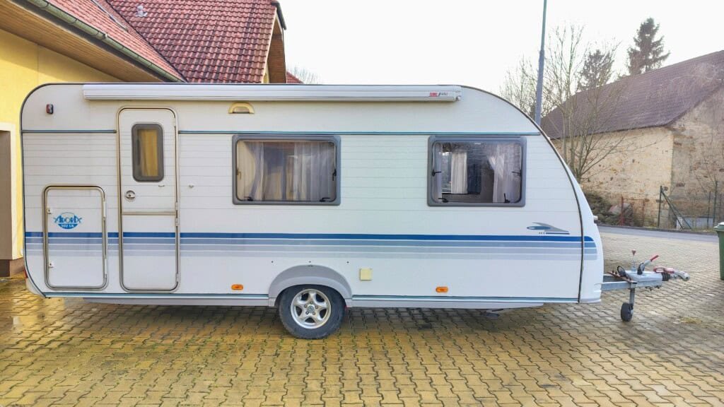 "Karavan Adria Adora 502 UK – ideální volba pro komfortní rodinné cestování"