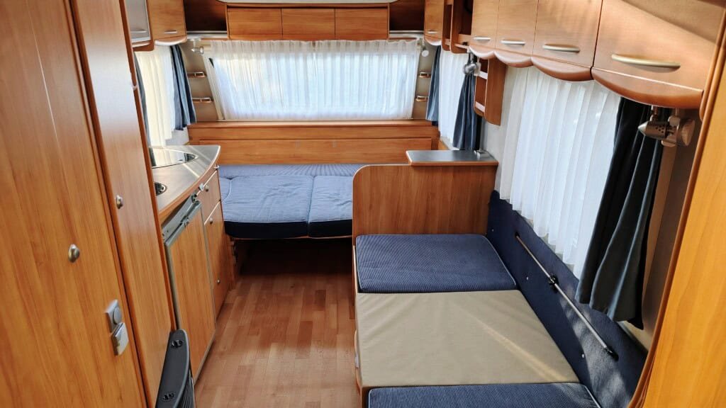 "Karavan Adria Adora 502 UK – ideální volba pro komfortní rodinné cestování"