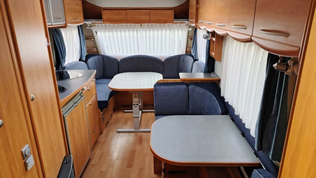 "Karavan Adria Adora 502 UK – ideální volba pro komfortní rodinné cestování"
