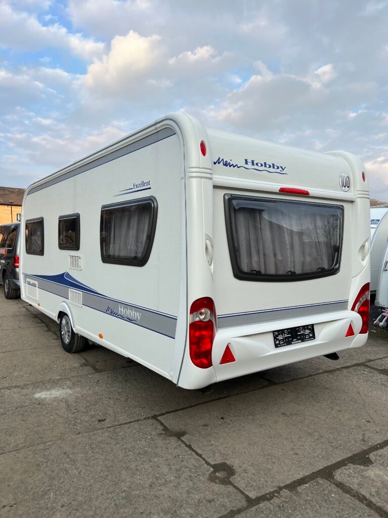 Dobrý den, rádi bychom nabídli kvalitní karavan s dobrou výbavou a to Hobby 540 UFE pro 4-5 osob.
