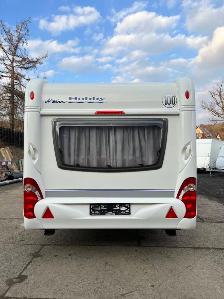 Dobrý den, rádi bychom nabídli kvalitní karavan s dobrou výbavou a to Hobby 540 UFE pro 4-5 osob.