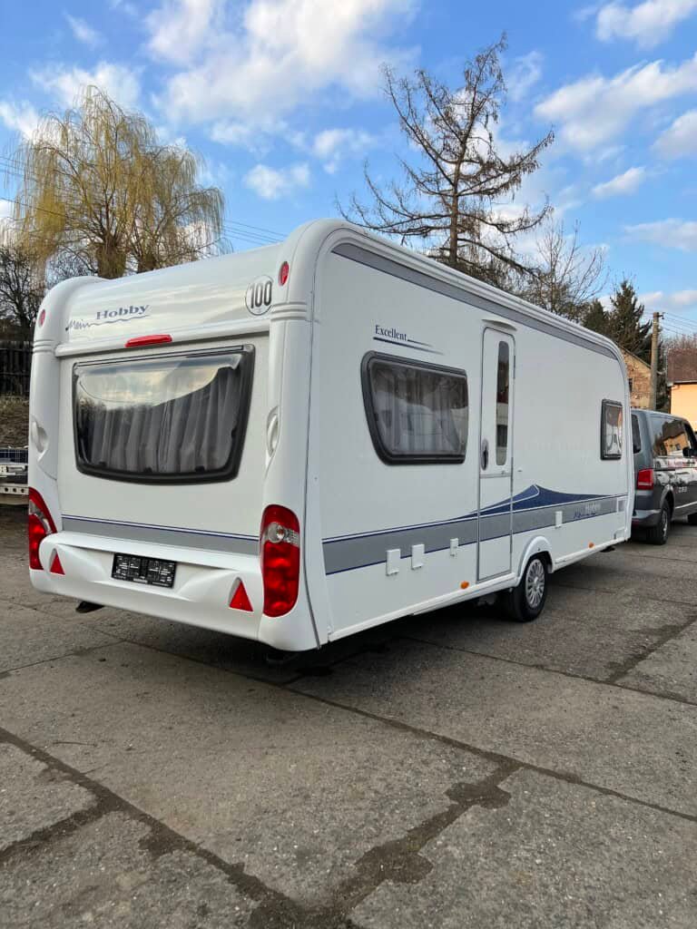 Dobrý den, rádi bychom nabídli kvalitní karavan s dobrou výbavou a to Hobby 540 UFE pro 4-5 osob.