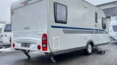 Karavan Adria Astella, moderní design s praktickými detaily pro pohodlné cestování.