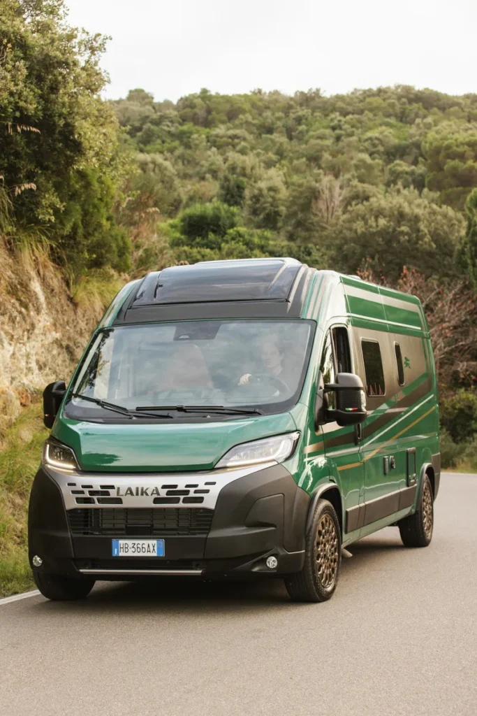 Obytné auto Laika, moderní design a skvělá výbava pro komfortní cestování. Ideální pro dobrodružství!