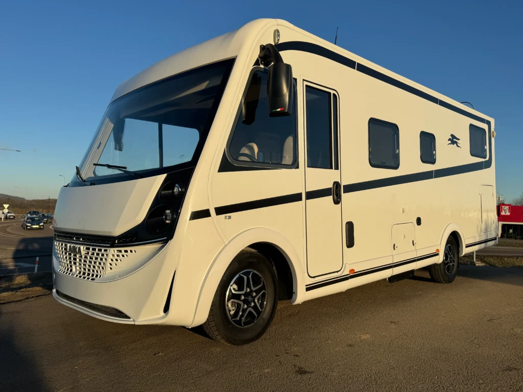 Obytné auto Laika, moderní design a pohodlí na cestách. Ideální pro dobrodružství i relaxaci.