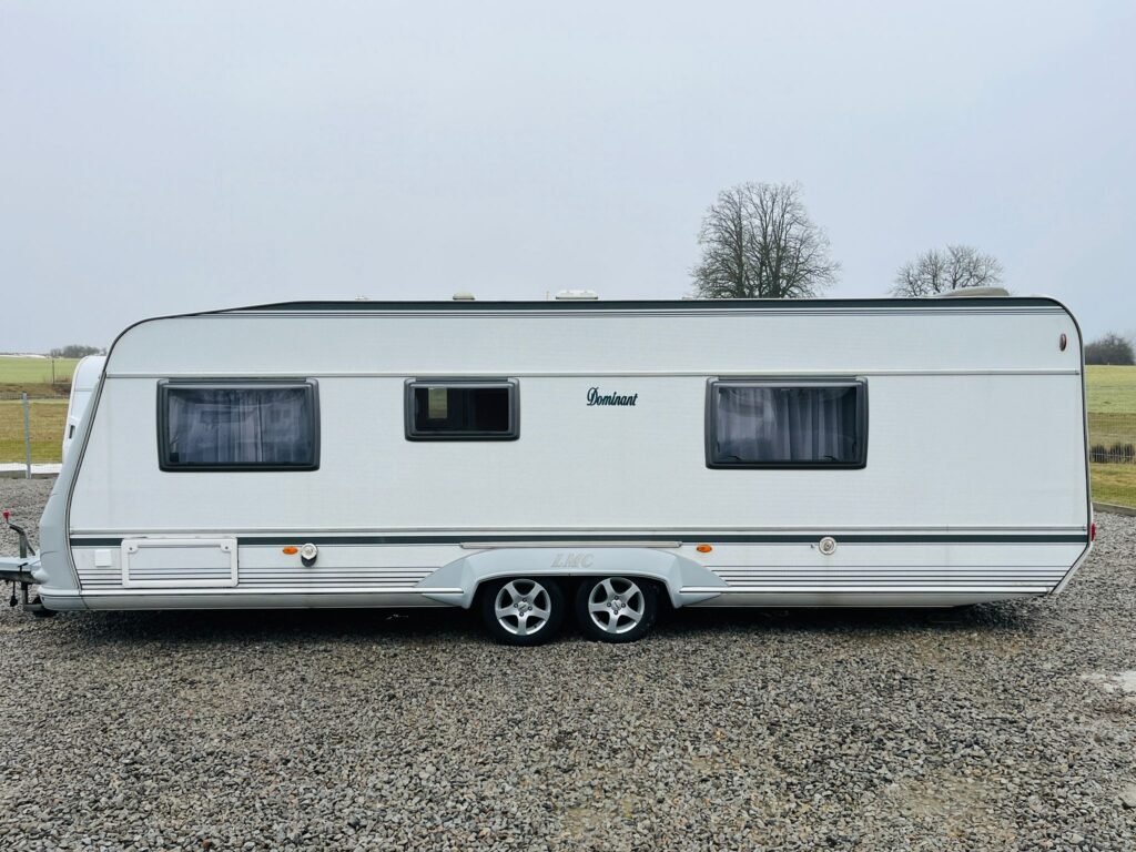 Karavan Dominant, ideální pro pohodlné cestování a dobrodružství na čerstvém vzduchu.
