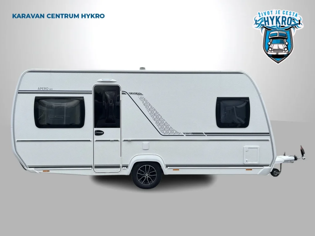 Karavan APERO 465 s moderním designem, ideální pro pohodlné cestování a dobrodružství.