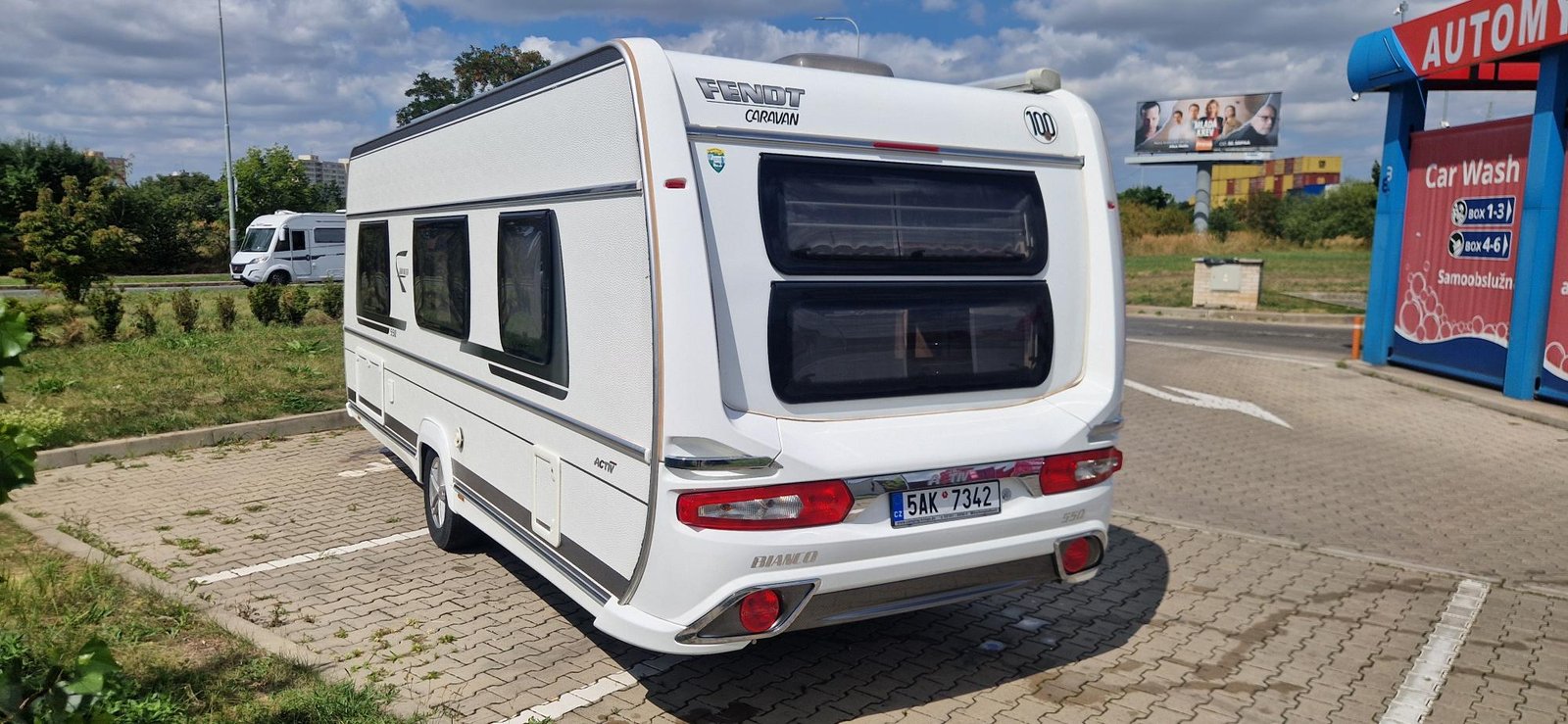 Karavan Fendt Bianco, moderní design s prostorným interiérem, ideální volba pro vaše cestování.