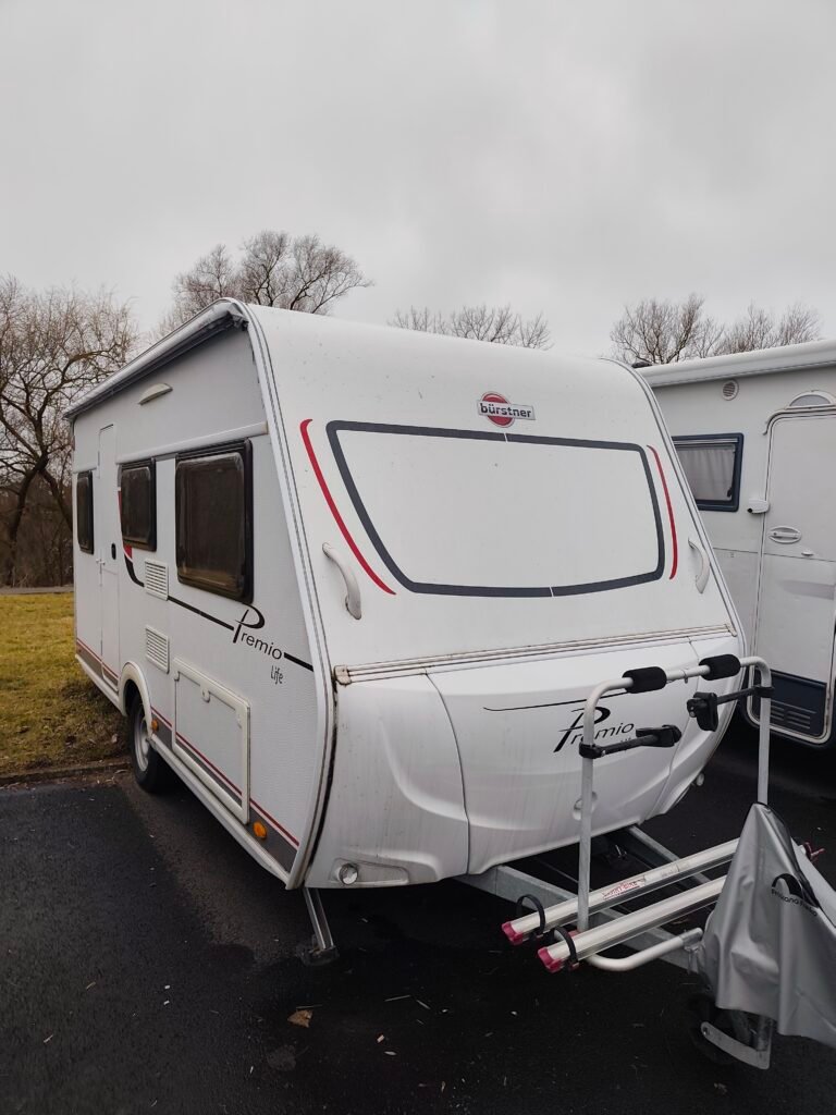Karavan Bürstner Premio Life, ideální pro pohodlné cestování a kempování.