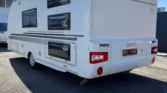 Karavan Adria Adora s moderním designem a prostorným interiérem. Ideální společník na cesty.