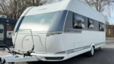 Karavan Hobby, ideální pro pohodlné cestování a kempování. Moderní design s prostorným interiérem.