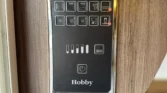 Ovládací panel Hobby, ideální pro moderní obytné auto. Funkce pro pohodlné cestování a camping.