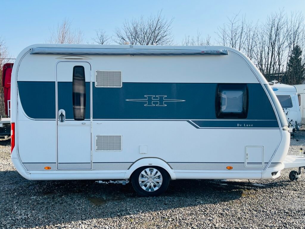 Karavan H - De Luxe s moderním designem a kvalitním zpracováním, ideální pro dobrodružství na cestách.