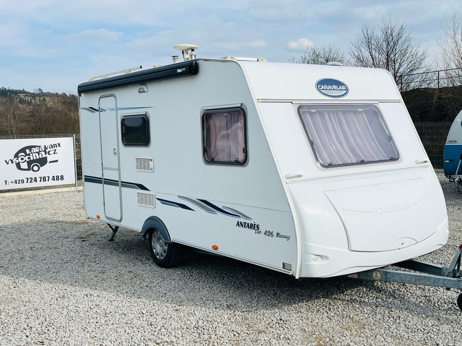 Karavan Caravelair Antares 426 Discovery, ideální pro pohodlné cestování a kempování.