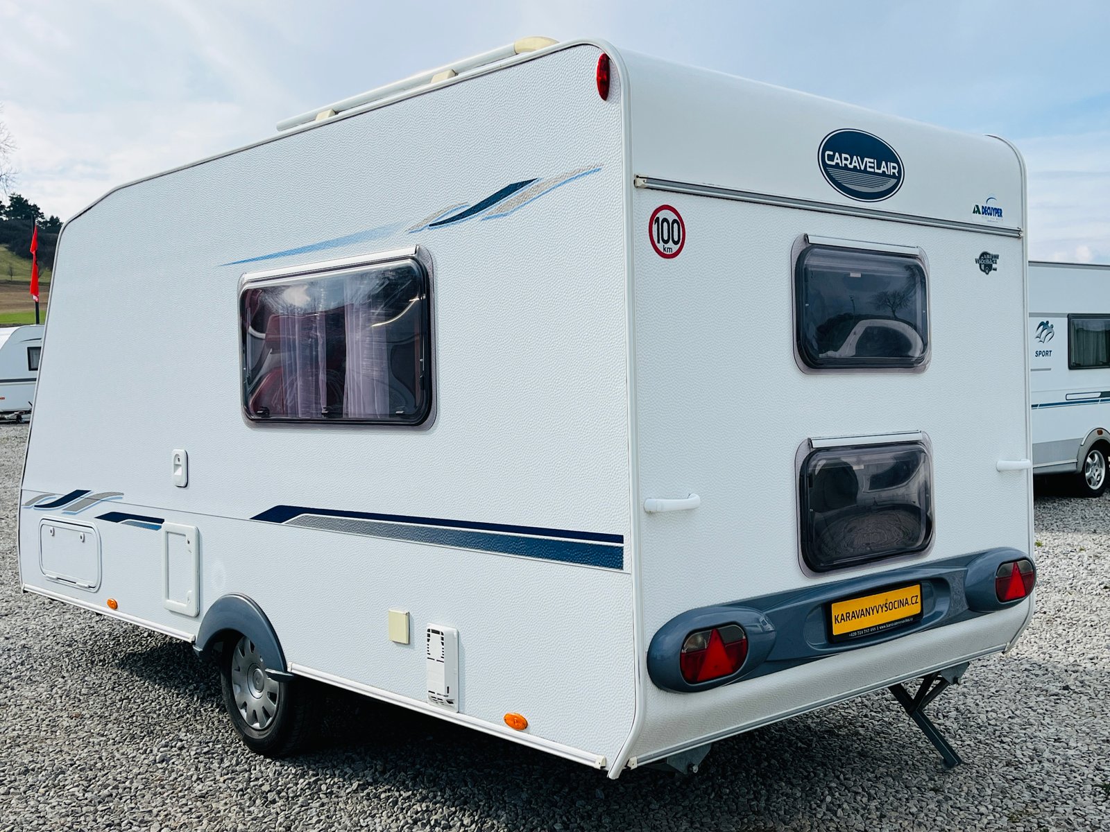 Karavan Caravelair na prodej, ideální volba pro vaše dobrodružství na cestách.