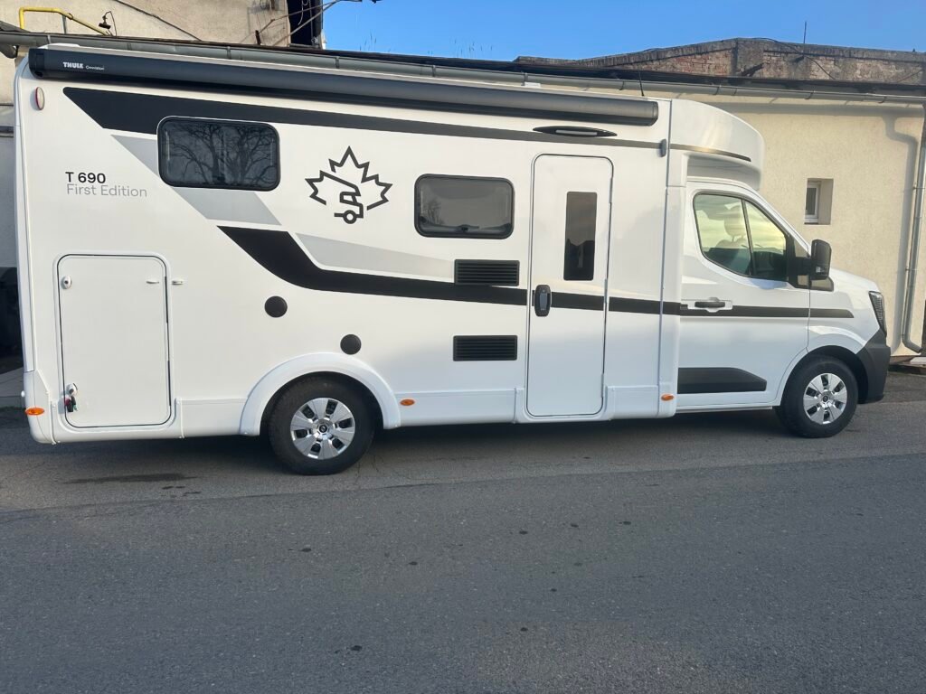 Obytné auto Trigano T 690 First Edition s moderním designem a bohatým vybavením pro pohodlné cestování.