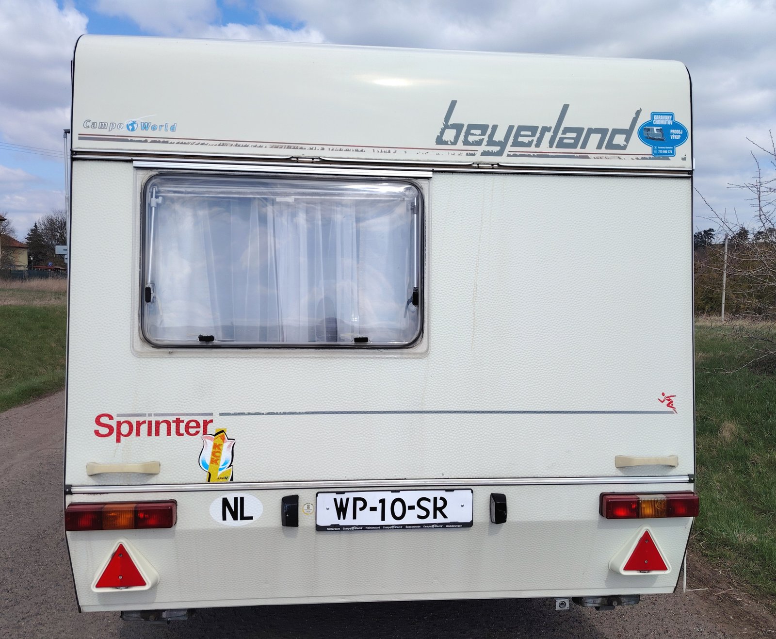 Karavan Beyerland Sprinter, ideální na cesty a výlety. Objevte svobodu cestování!