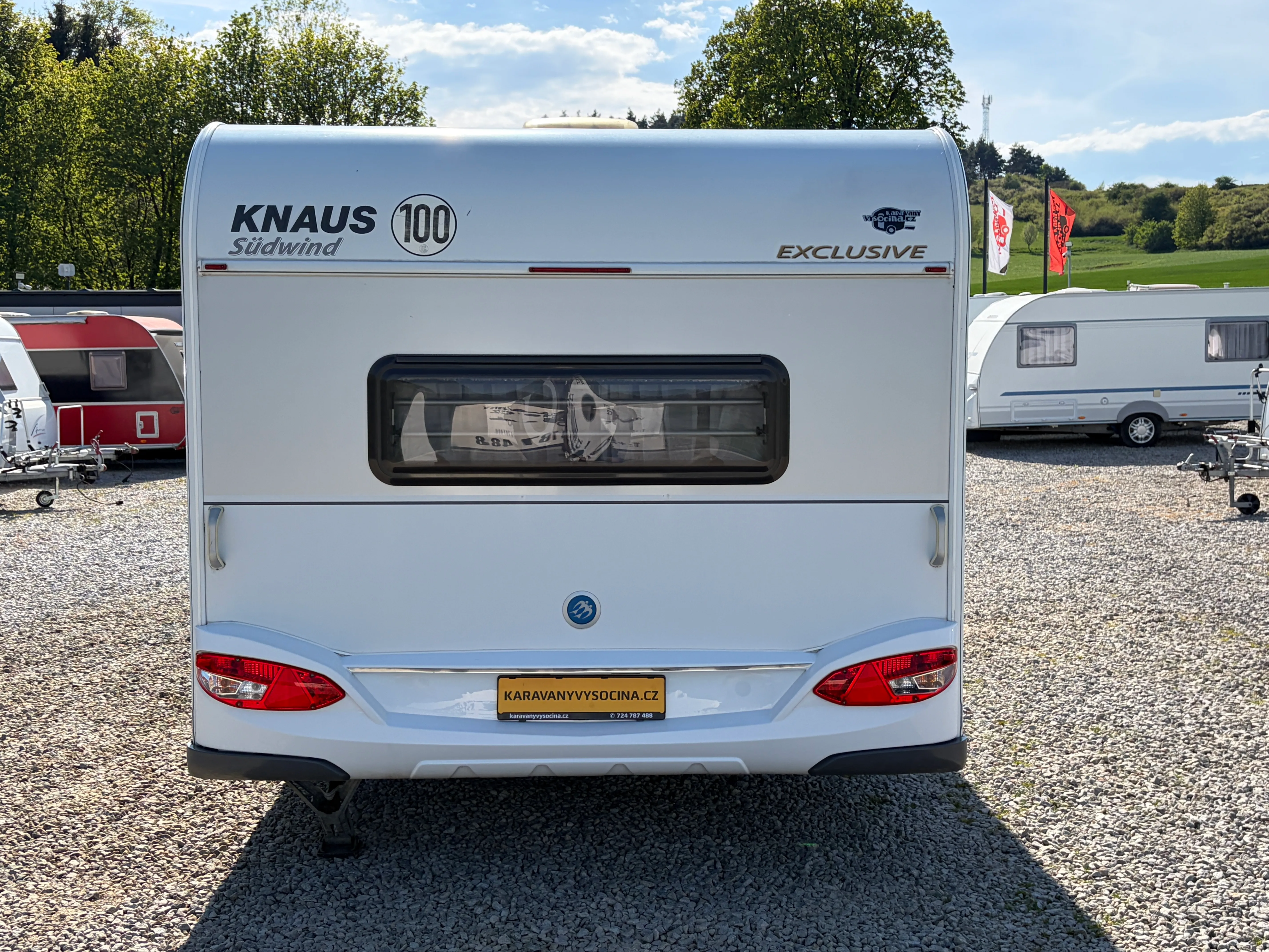 Karavan Knaus Südwind 100 Exclusive, nabídka pro milovníky cestování a přírody.