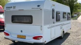 Karavan Knaus Südwind 100 Exclusive, moderní design a pohodlné cestování pro milovníky přírody.