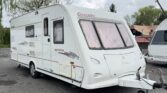 Karavan Elddis Crusader Aurora, ideální pro dobrodružství a pohodlné cestování.